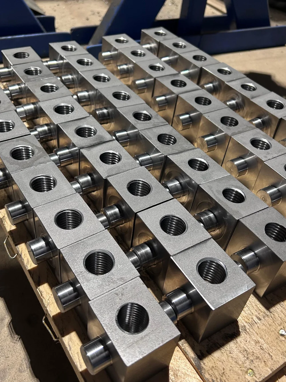 Industrial engineering tools and mechanical parts on technical drawings officina-meccanica-per-saldatura-metalli